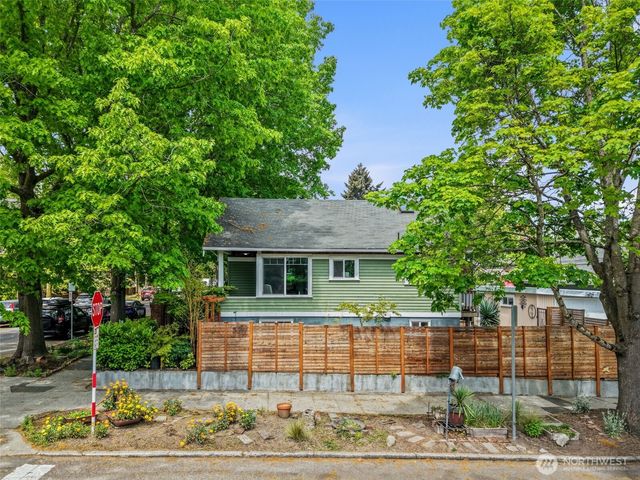 902 22nd Avenue, Seattle, WA 98122