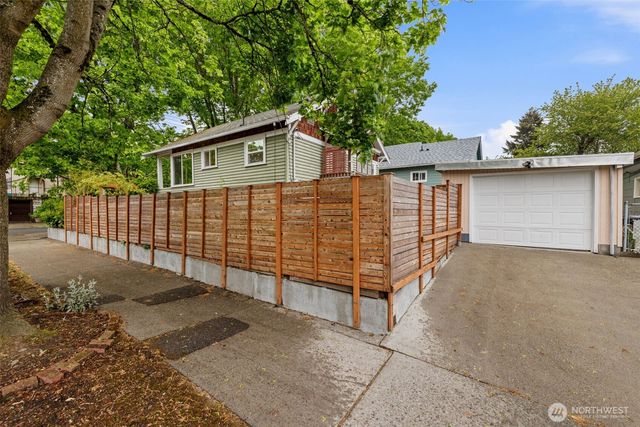 902 22nd Avenue, Seattle, WA 98122
