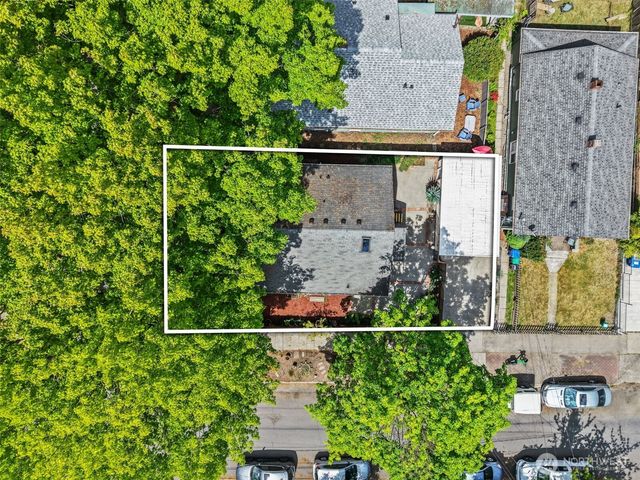 902 22nd Avenue, Seattle, WA 98122