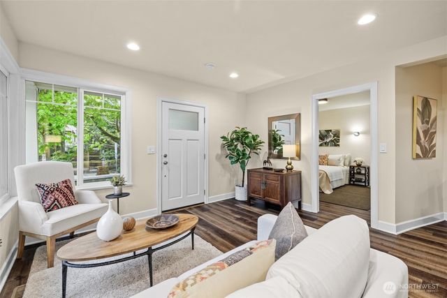 902 22nd Avenue, Seattle, WA 98122