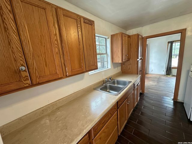 550 Gulf, San Antonio, TX 78202