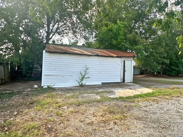 550 Gulf, San Antonio, TX 78202