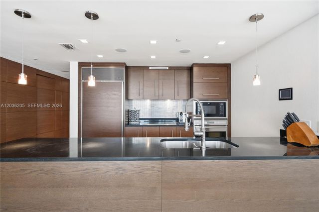 465 Brickell Ave 2101, Miami, FL 33131