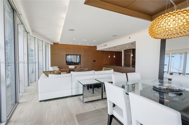 465 Brickell Ave 2101, Miami, FL 33131