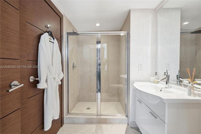 465 Brickell Ave 2101, Miami, FL 33131