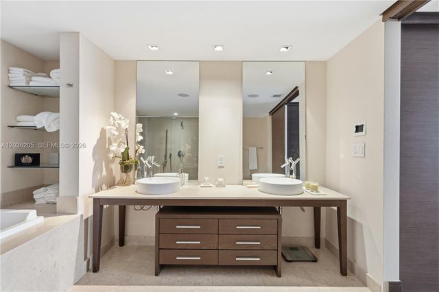 465 Brickell Ave 2101, Miami, FL 33131