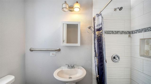 1004 27TH AVENUE W, Bradenton, FL 34205
