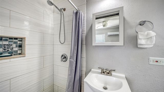 1004 27TH AVENUE W, Bradenton, FL 34205