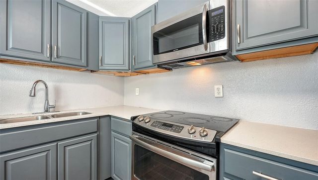 1004 27TH AVENUE W, Bradenton, FL 34205