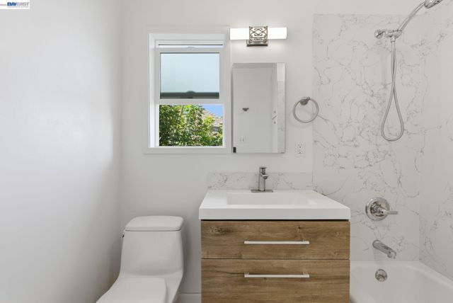 1839 Commerce Way, Oakland, CA 94606