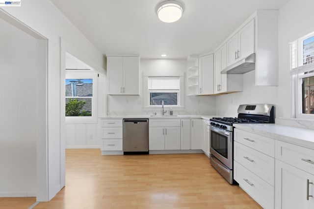 1839 Commerce Way, Oakland, CA 94606