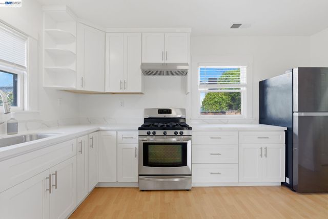 1839 Commerce Way, Oakland, CA 94606