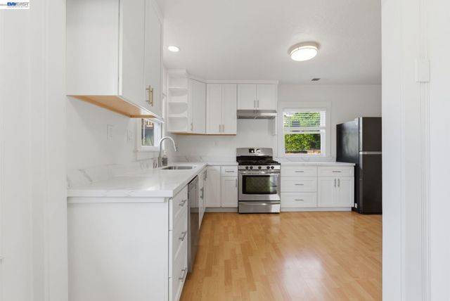 1839 Commerce Way, Oakland, CA 94606