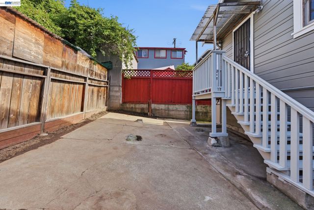 1839 Commerce Way, Oakland, CA 94606