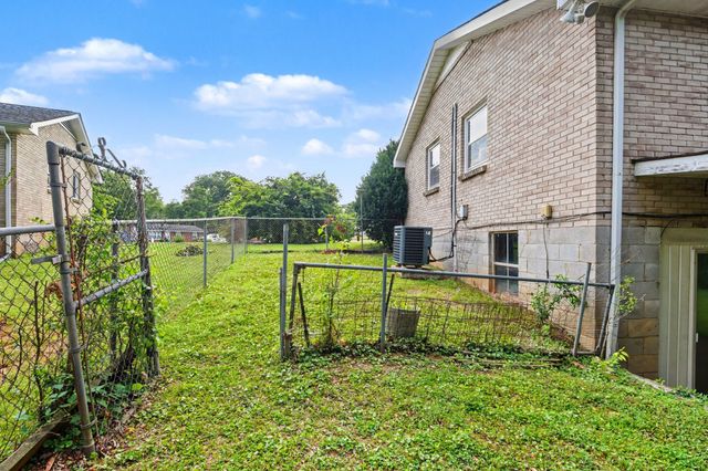 453 Gary Hills Dr, Clarksville, TN 37043