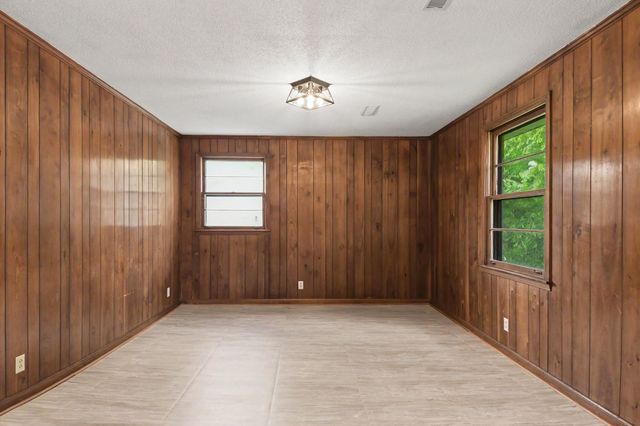 453 Gary Hills Dr, Clarksville, TN 37043