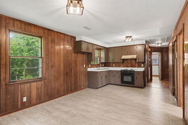 453 Gary Hills Dr, Clarksville, TN 37043