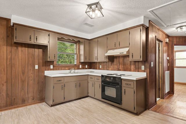 453 Gary Hills Dr, Clarksville, TN 37043