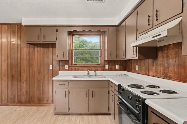453 Gary Hills Dr, Clarksville, TN 37043