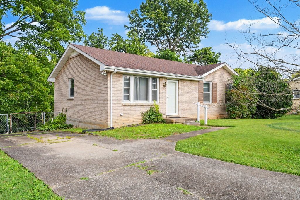 453 Gary Hills Dr, Clarksville, TN 37043