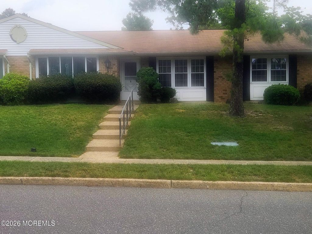 5B Edinburgh Lane, Manchester, NJ 08759