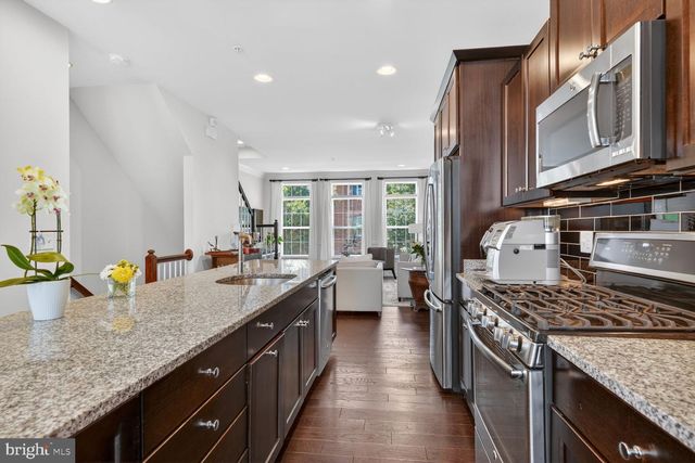307 UPTON CT N, Arlington, VA 22203