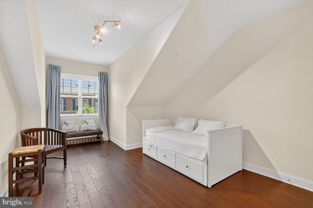 307 UPTON CT N, Arlington, VA 22203