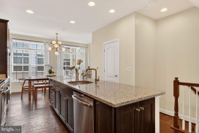 307 UPTON CT N, Arlington, VA 22203