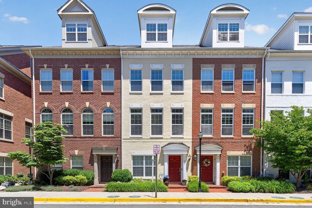 307 UPTON CT N, Arlington, VA 22203