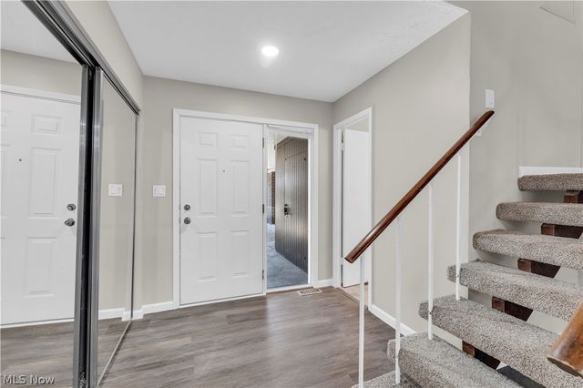 26613 N Park Boulevard, Olmsted Falls, OH 44138