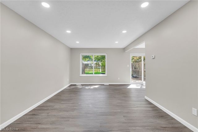 26613 N Park Boulevard, Olmsted Falls, OH 44138