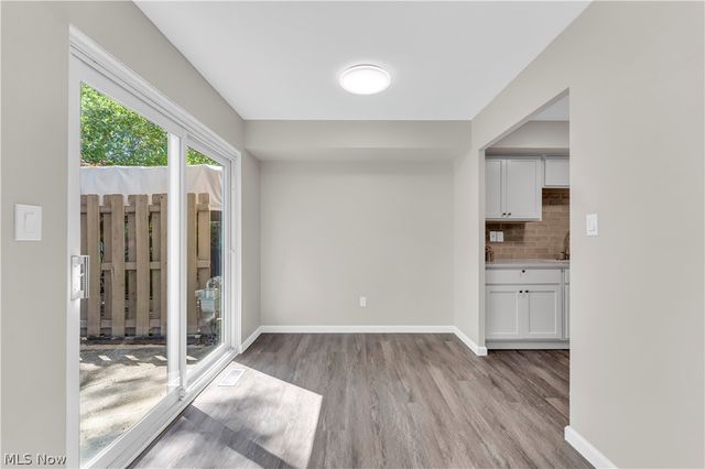 26613 N Park Boulevard, Olmsted Falls, OH 44138