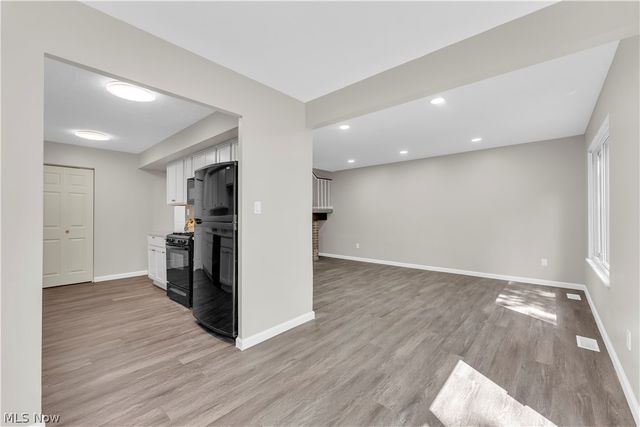 26613 N Park Boulevard, Olmsted Falls, OH 44138