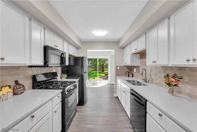 26613 N Park Boulevard, Olmsted Falls, OH 44138