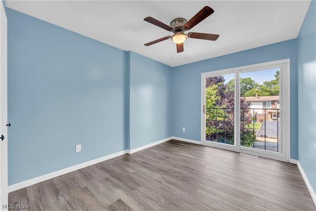 26613 N Park Boulevard, Olmsted Falls, OH 44138