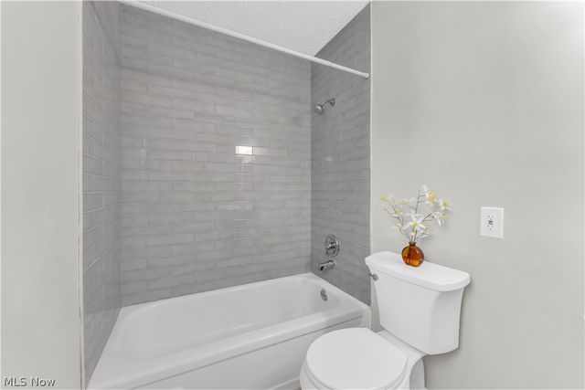 26613 N Park Boulevard, Olmsted Falls, OH 44138