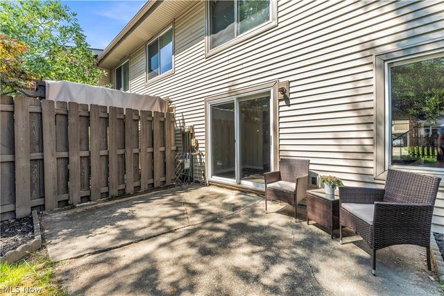 26613 N Park Boulevard, Olmsted Falls, OH 44138