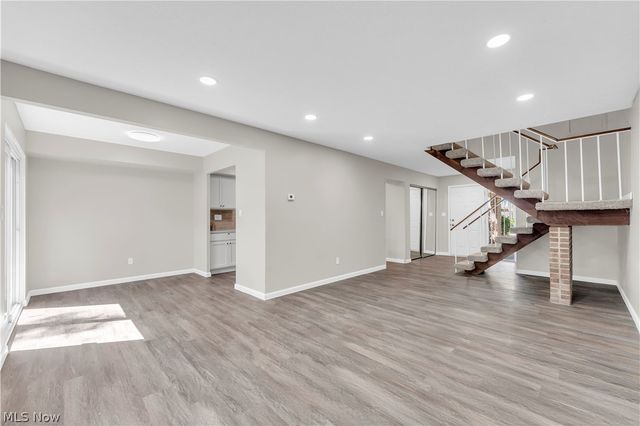 26613 N Park Boulevard, Olmsted Falls, OH 44138