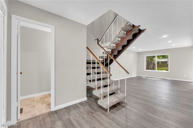 26613 N Park Boulevard, Olmsted Falls, OH 44138