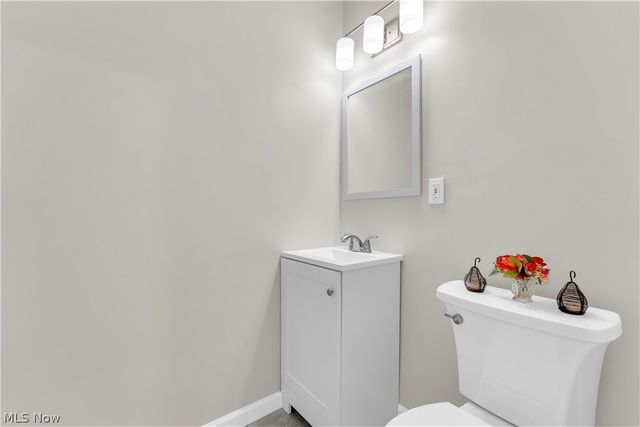 26613 N Park Boulevard, Olmsted Falls, OH 44138