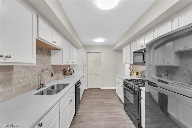 26613 N Park Boulevard, Olmsted Falls, OH 44138