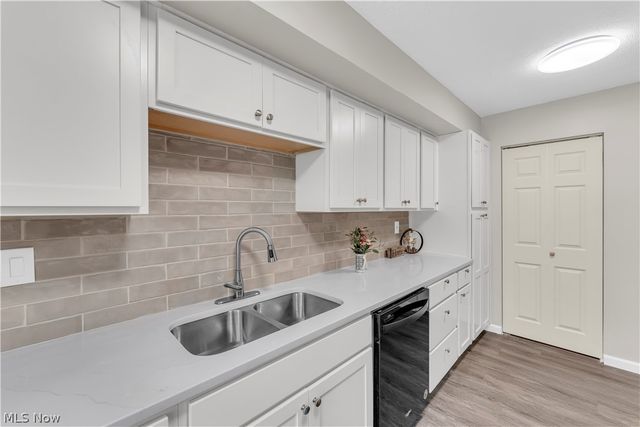 26613 N Park Boulevard, Olmsted Falls, OH 44138