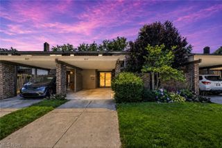 26613 N Park Boulevard, Olmsted Falls, OH 44138