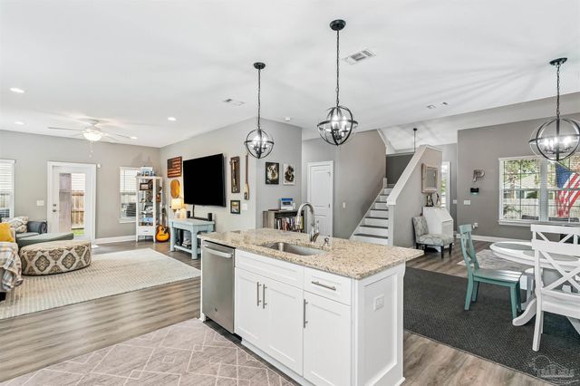 2303 Hadleigh Hills Ct, Navarre, FL 32566