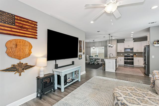 2303 Hadleigh Hills Ct, Navarre, FL 32566