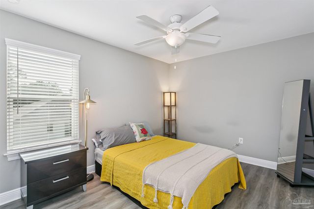 2303 Hadleigh Hills Ct, Navarre, FL 32566