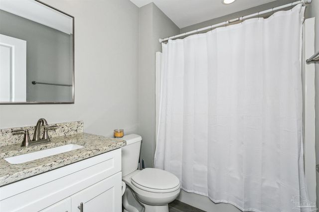 2303 Hadleigh Hills Ct, Navarre, FL 32566