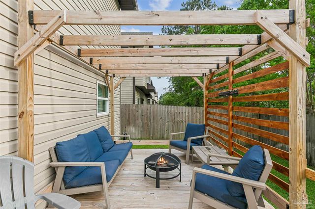 2303 Hadleigh Hills Ct, Navarre, FL 32566