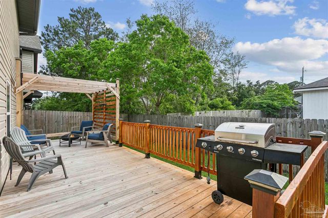 2303 Hadleigh Hills Ct, Navarre, FL 32566