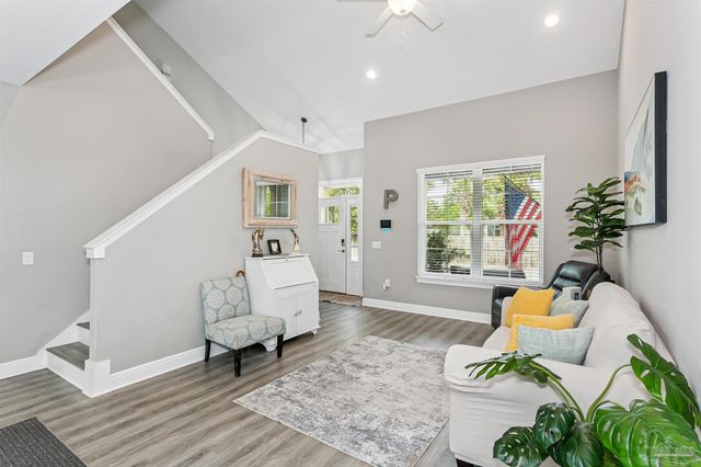2303 Hadleigh Hills Ct, Navarre, FL 32566
